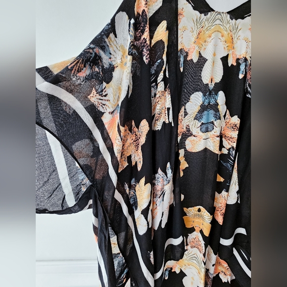 Comfy Luxe floral kimono - Picture 7 of 7
